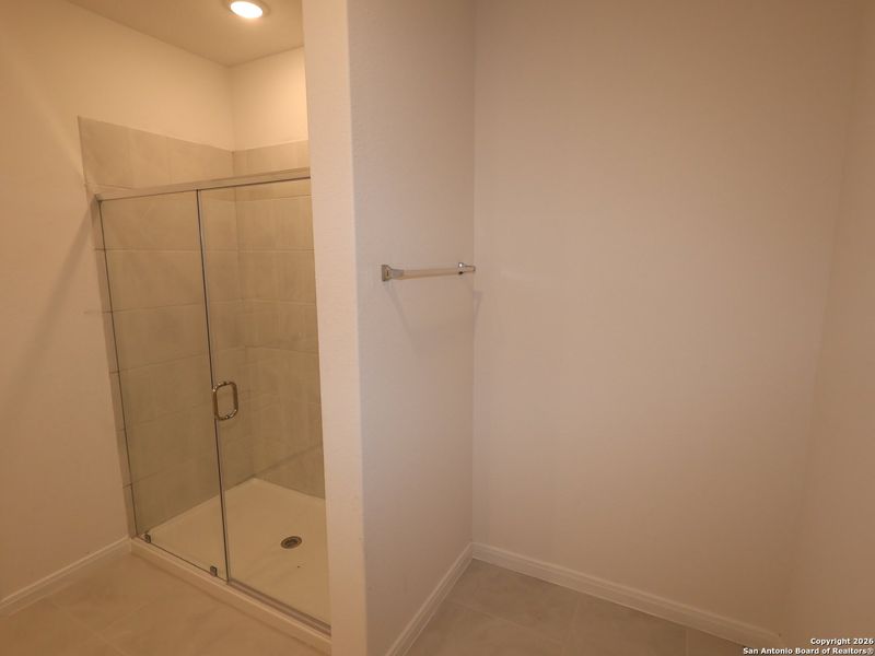 Spacious, unfurnished interior of a new home in Greenspoint Heights, Seguin (Image 30).