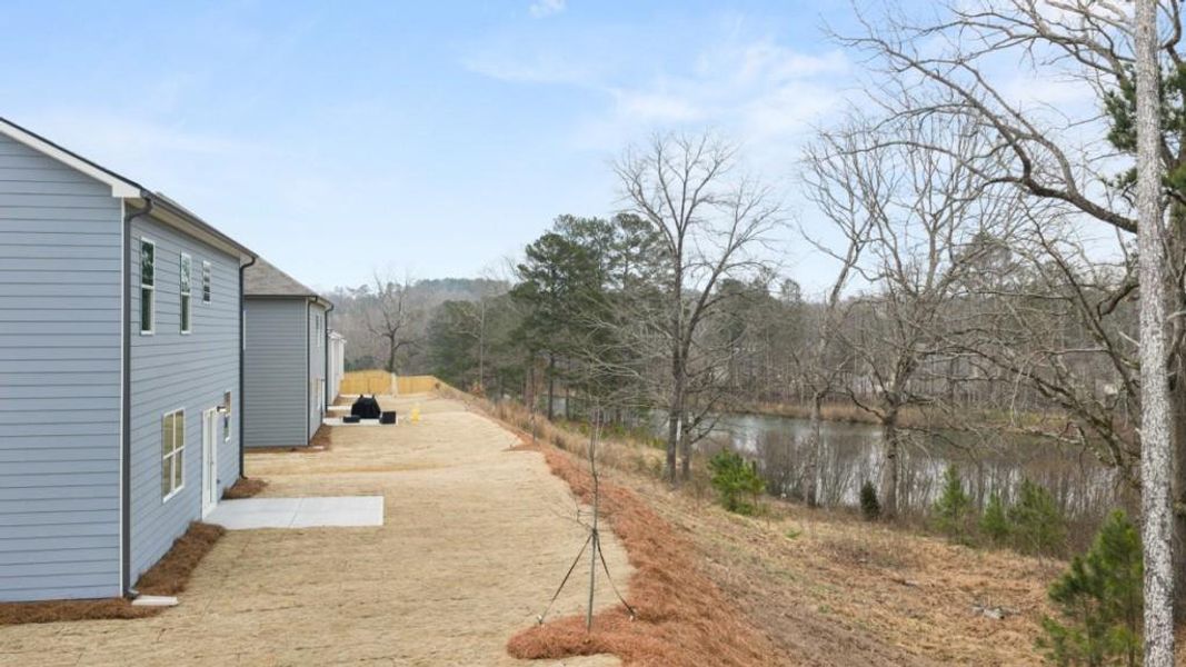 Exterior details and patio area of a home in Thompson Ridge, Dallas (Image 3).