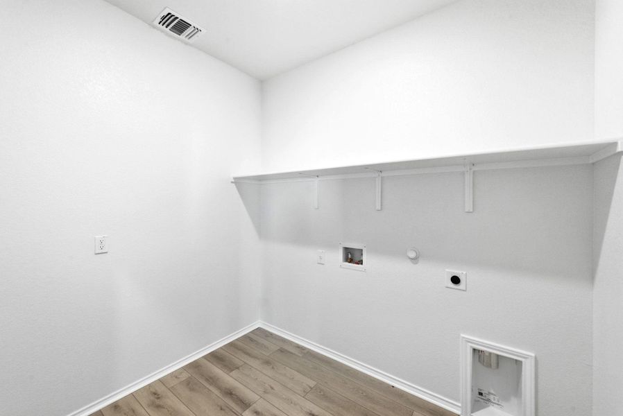 Spacious, unfurnished interior of a new home in Stoney Chase, Del Valle (Image 16). Spacious, unfurnished interior of a new home in Stoney Chase, Del Valle (Image 16).