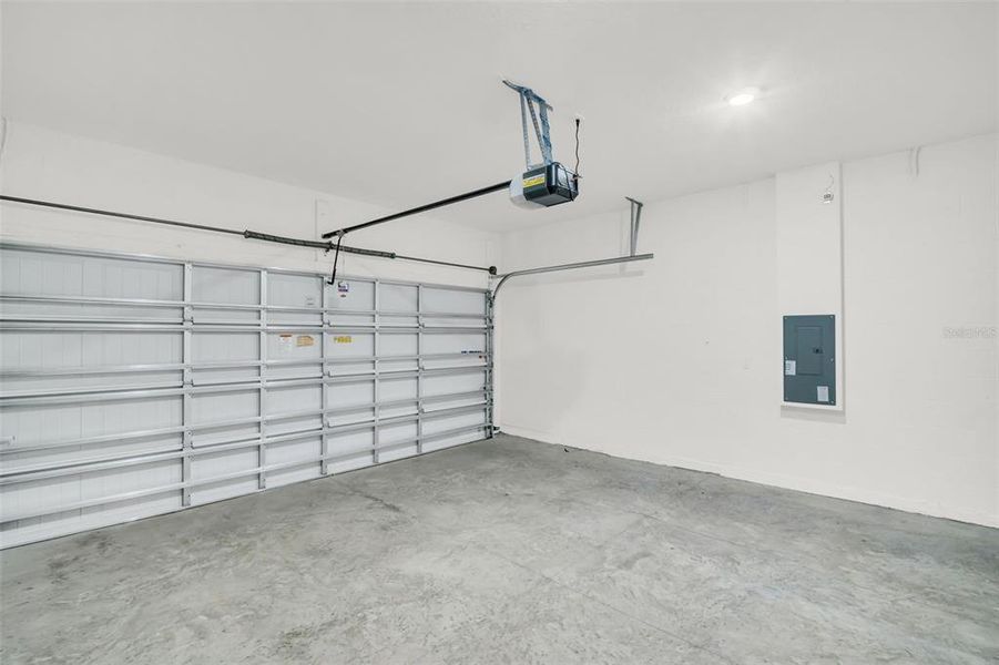 Spacious, unfurnished interior of a new home in , Hudson (Image 43).