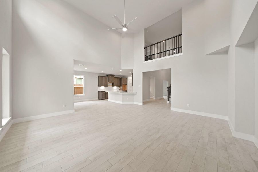 Spacious, unfurnished interior of a new home in Barton Creek Ranch, Conroe (Image 11). Spacious, unfurnished interior of a new home in Barton Creek Ranch, Conroe (Image 11).