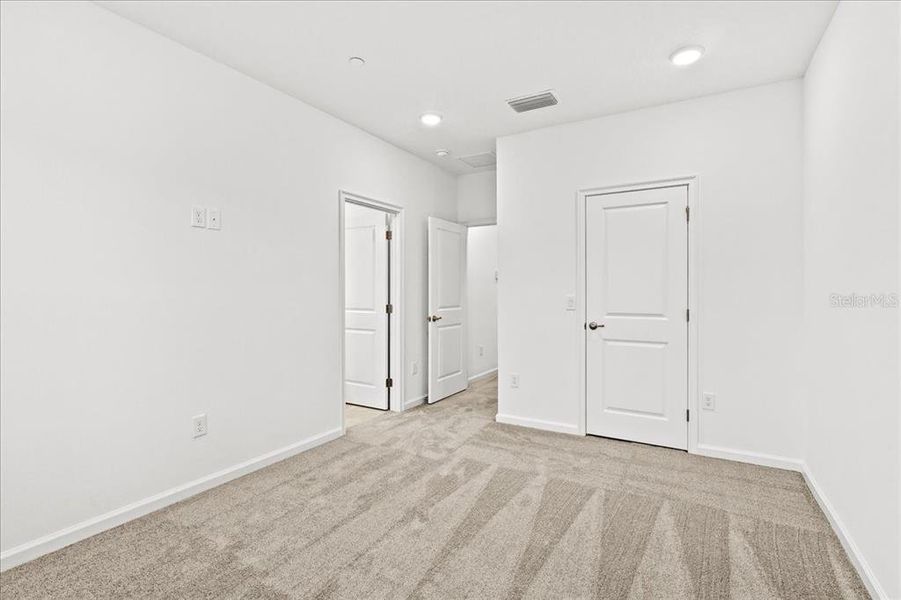 Spacious, unfurnished interior of a new home in , Orlando (Image 33).