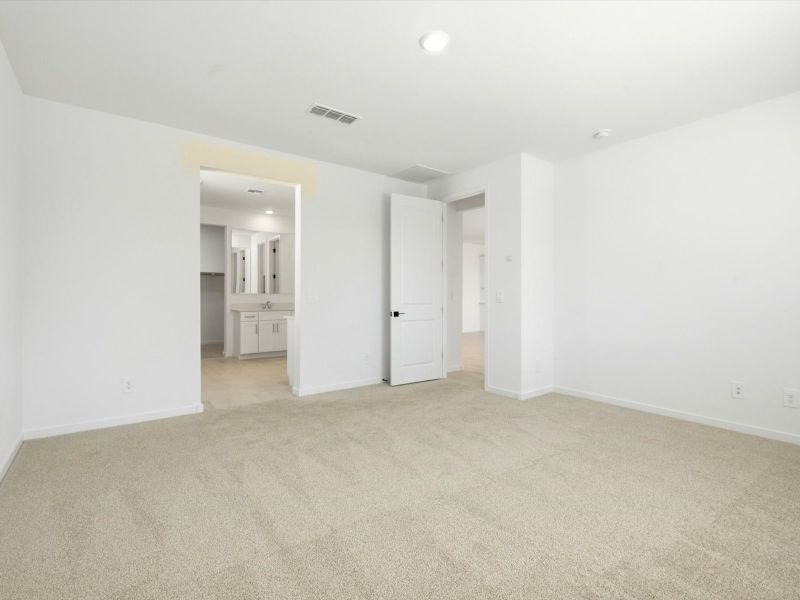 Spacious, unfurnished interior of a new home in Legacy Place, Glendale (Image 18).