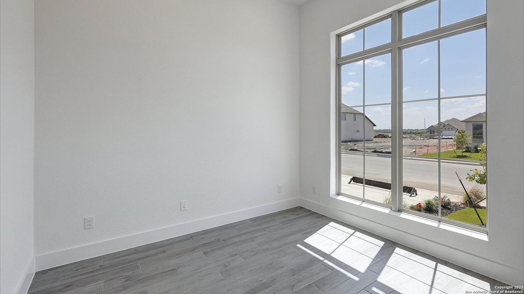 Spacious, unfurnished interior of a new home in Haby Hill 60', San Antonio (Image 26).