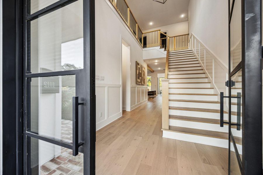 Inviting foyer with high ceiling Inviting foyer with high ceiling