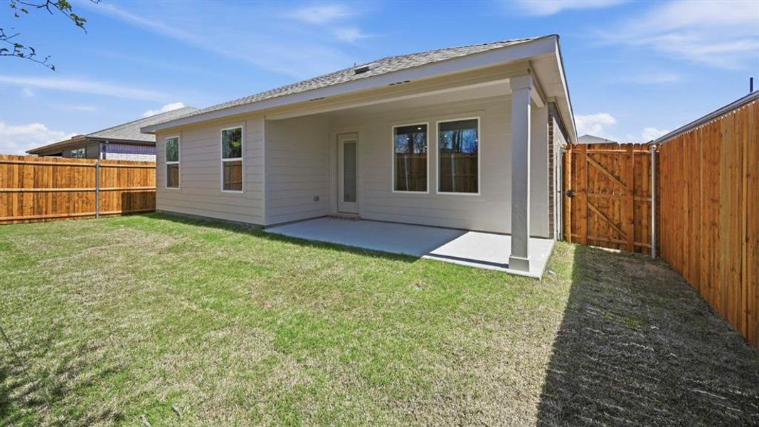 Exterior details and patio area of a home in Sweetwater Springs, Sherman (Image 3).