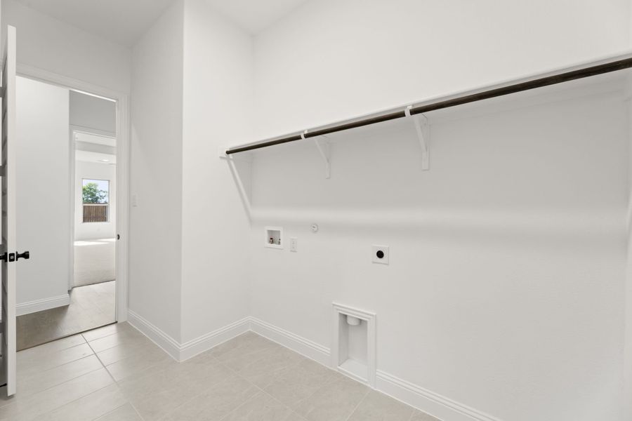 Spacious, unfurnished interior of a new home in River Ranch, Van Alstyne (Image 27).