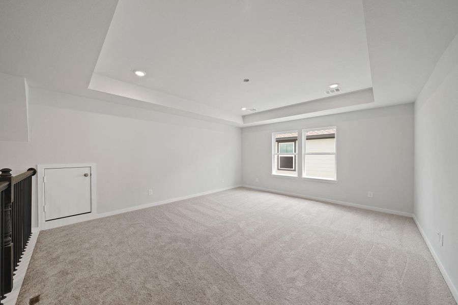 Spacious, unfurnished interior of a new home in Sunterra, Katy (Image 12).