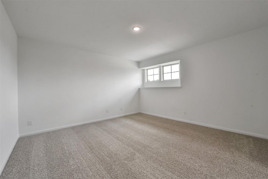 Spacious, unfurnished interior of a new home in Anderson Lake, Houston (Image 20).