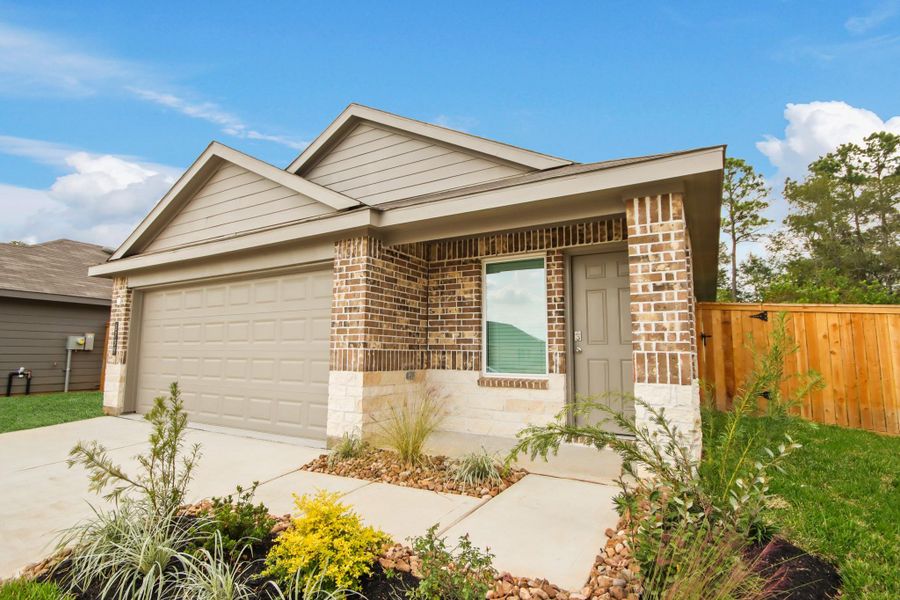 Front exterior of a new home in Venetian Pines, Conroe, TX, highlighting curb appeal (Image 2).