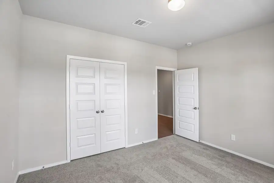 Spacious, unfurnished interior of a new home in Sorella, Tomball (Image 17).