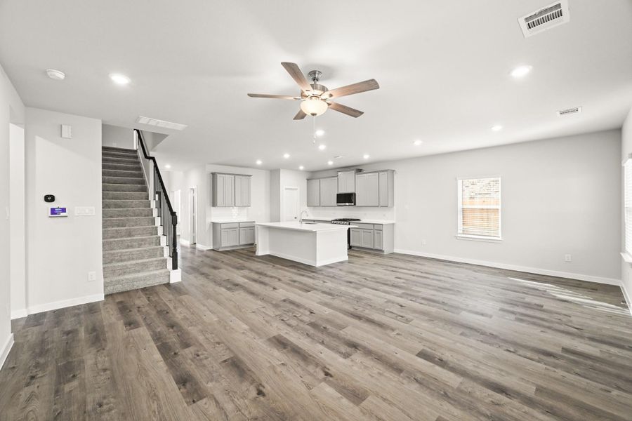 Spacious, unfurnished interior of a new home in Sunterra, Katy (Image 16).