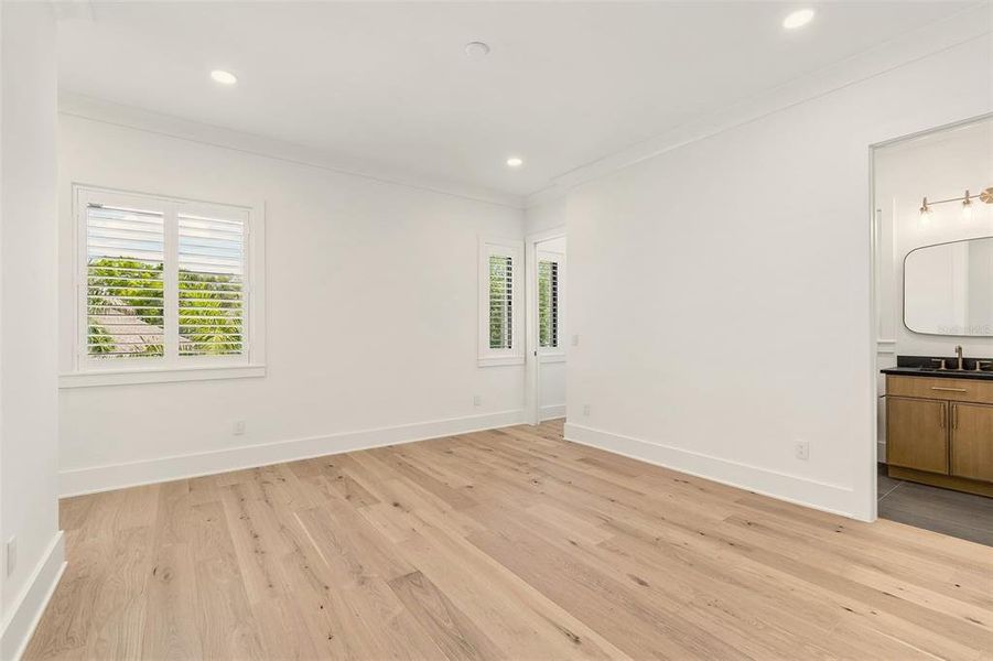 Spacious, unfurnished interior of a new home in , Tampa (Image 81).