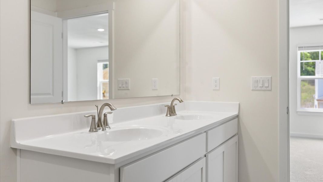 Close-up of interior finishes inside a home in Oak Hill, Vonore (Image 13).