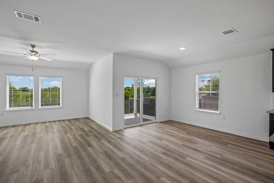 Spacious, unfurnished interior of a new home in Lisso, Pflugerville (Image 17).
