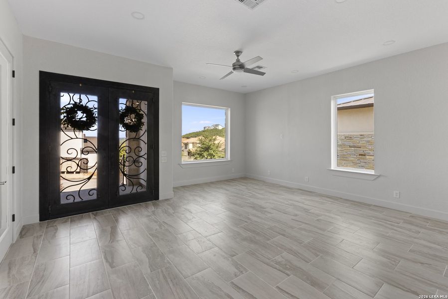Spacious, unfurnished interior of a new home in , San Antonio (Image 35).