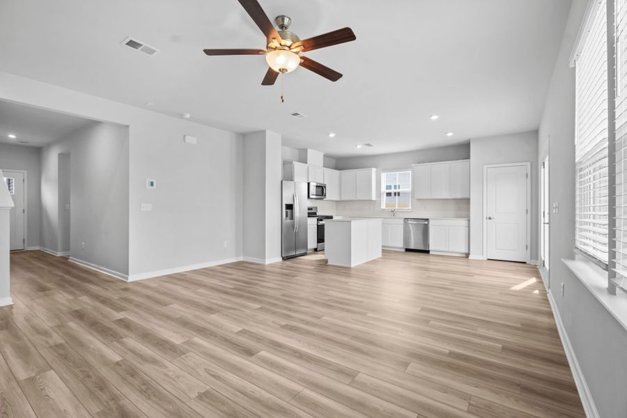 Spacious, unfurnished interior of a new home in Crestview, Spartanburg (Image 13).