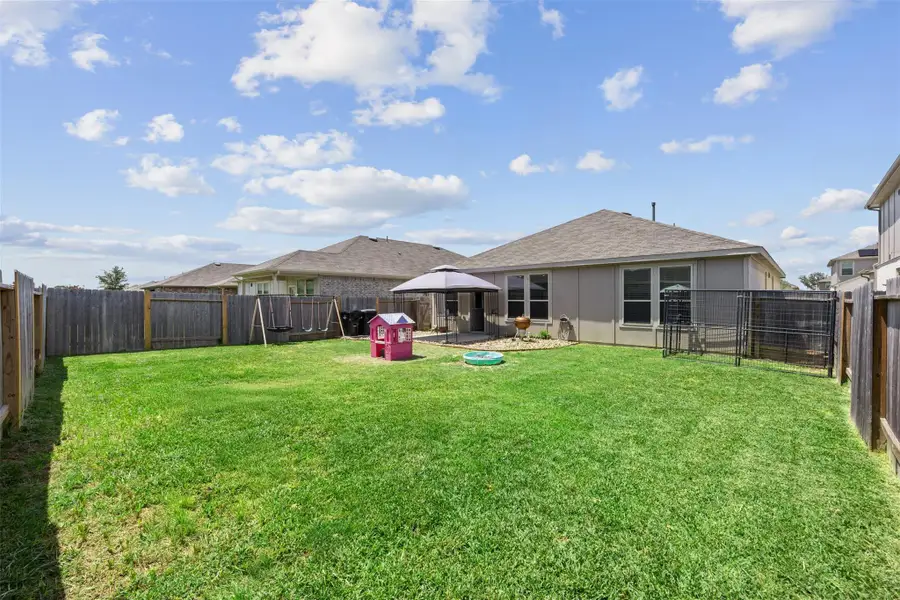 Exterior details and patio area of a home in , Alvin (Image 3).