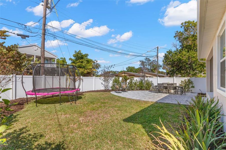 Exterior details and patio area of a home in , St. Petersburg (Image 31).