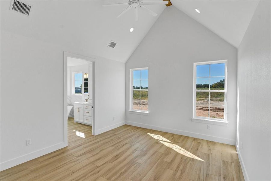 Spacious, unfurnished interior of a new home in Oak Water Ranch, Granbury (Image 26). Spacious, unfurnished interior of a new home in Oak Water Ranch, Granbury (Image 26).