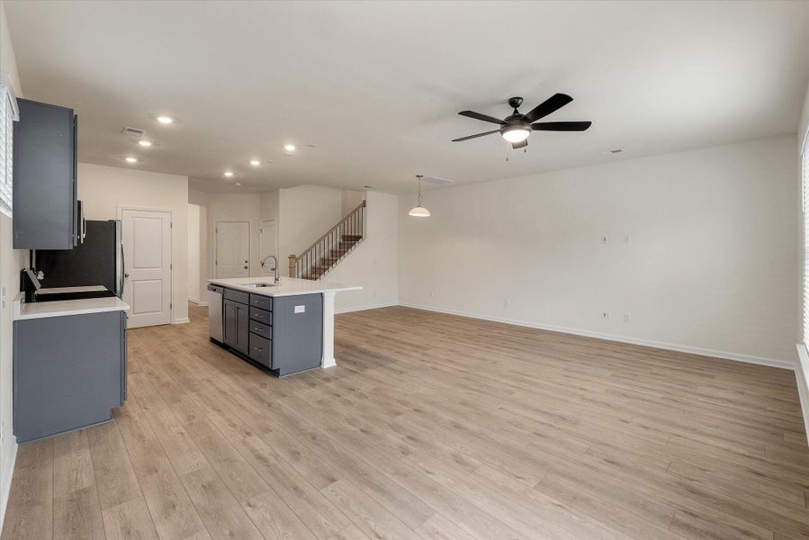 Spacious, unfurnished interior of a new home in The Landings at Montague, Goose Creek (Image 25).