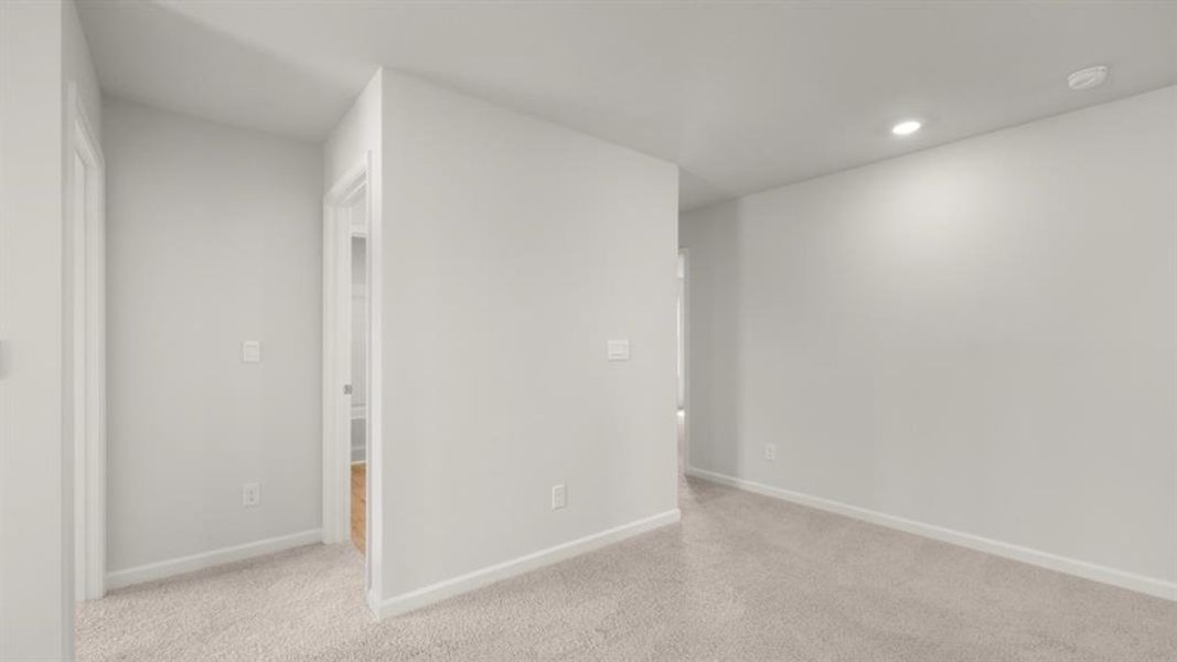 Spacious, unfurnished interior of a new home in Fairway 17 at Mirror Lake, Villa Rica (Image 36).