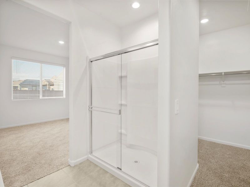 Spacious, unfurnished interior of a new home in Summerstone II, Marana (Image 11).