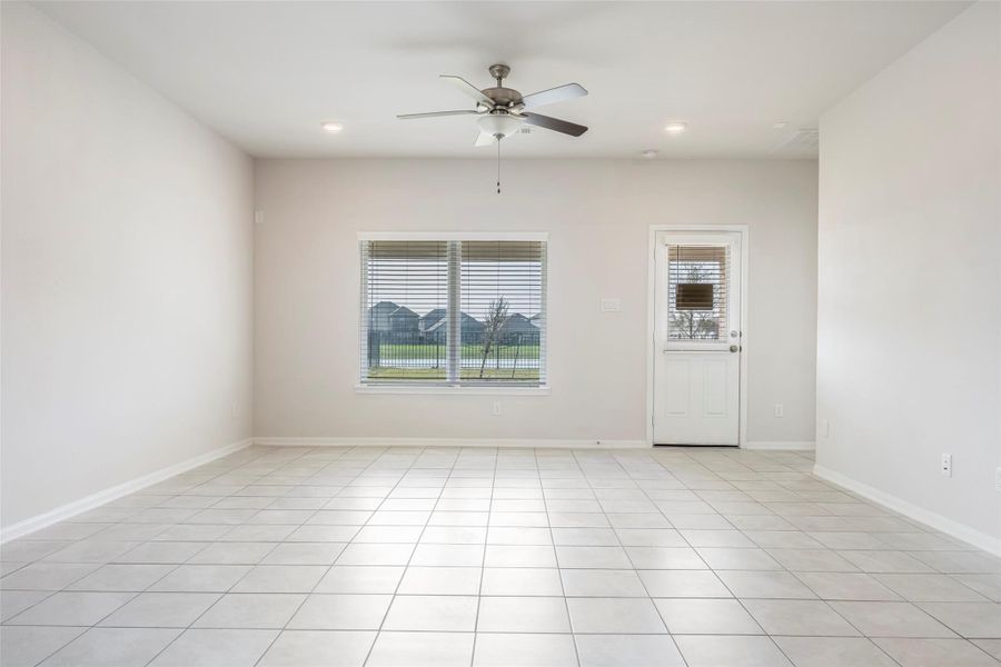 Spacious, unfurnished interior of a new home in Sunterra, Katy (Image 39).