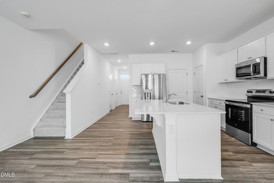 SUN_CaitlinCrossing_Pic_Cameron-19