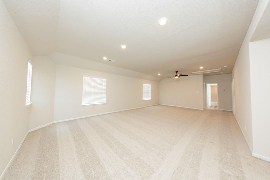 Spacious, unfurnished interior of a new home in River's Edge, Conroe (Image 20).