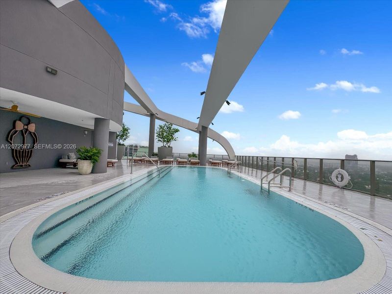 Community amenities in , Miami (Image 12).