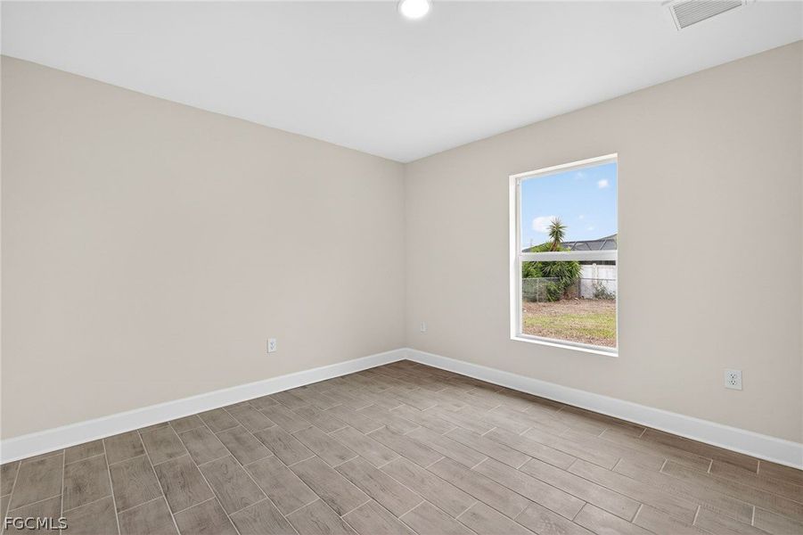Spacious, unfurnished interior of a new home in Cape Coral, Cape Coral (Image 22).