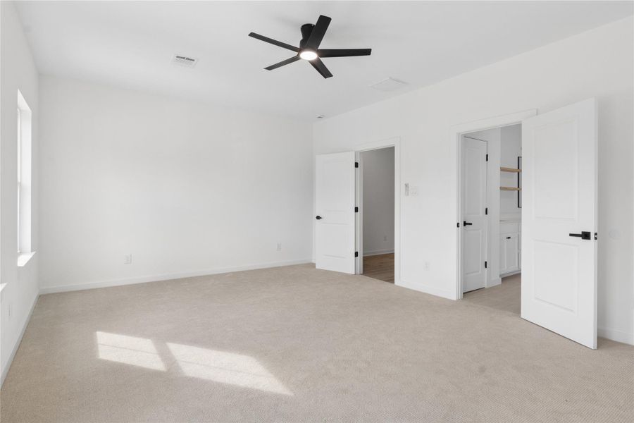 Spacious, unfurnished interior of a new home in , Houston (Image 16).