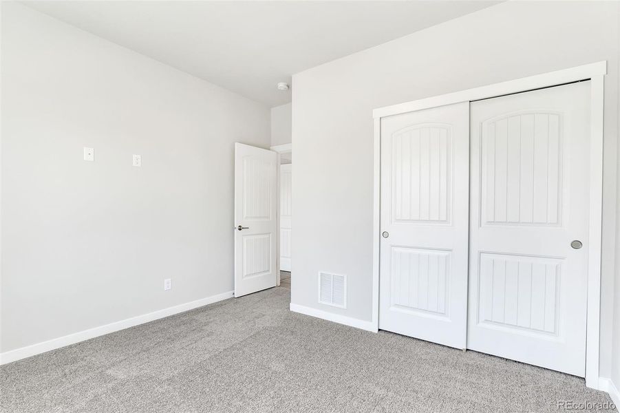 Spacious, unfurnished interior of a new home in , Monument (Image 14).
