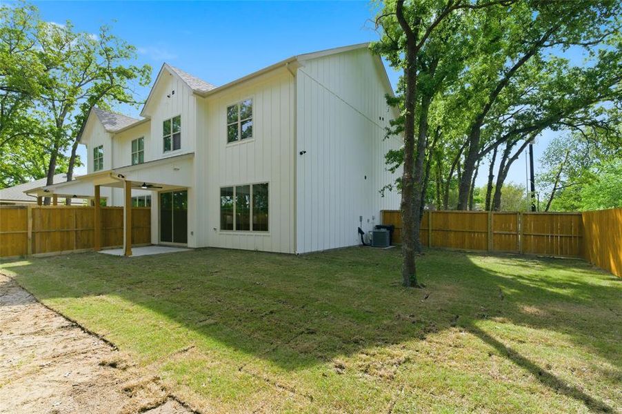 Exterior details and patio area of a home in , West Tawakoni (Image 25).
