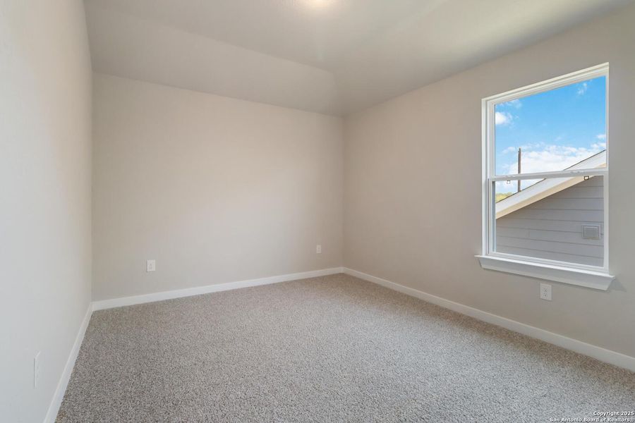 Spacious, unfurnished interior of a new home in Timber Creek, San Antonio (Image 23).