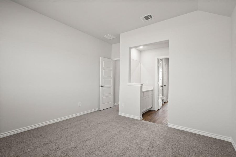 Spacious, unfurnished interior of a new home in Rocky Creek Crossing, Fort Worth (Image 24). Spacious, unfurnished interior of a new home in Rocky Creek Crossing, Fort Worth (Image 24).