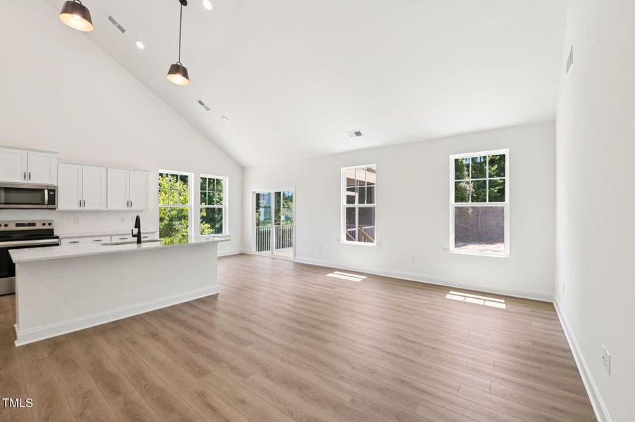 15-web-or-mls-236 Alden Way-015