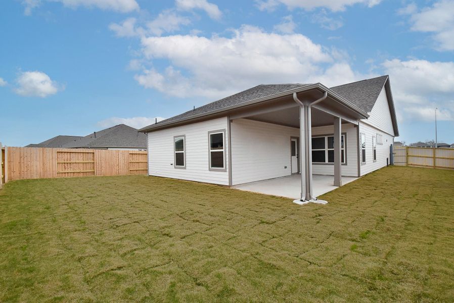 Exterior details and patio area of a home in Fulshear Lakes, Fulshear (Image 20).