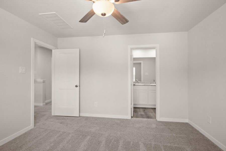 Spacious, unfurnished interior of a new home in Crockett Meadows, Conroe (Image 16).