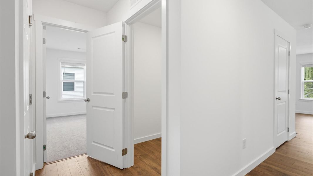 Spacious, unfurnished interior of a new home in Emory Creek, Harriman (Image 25).