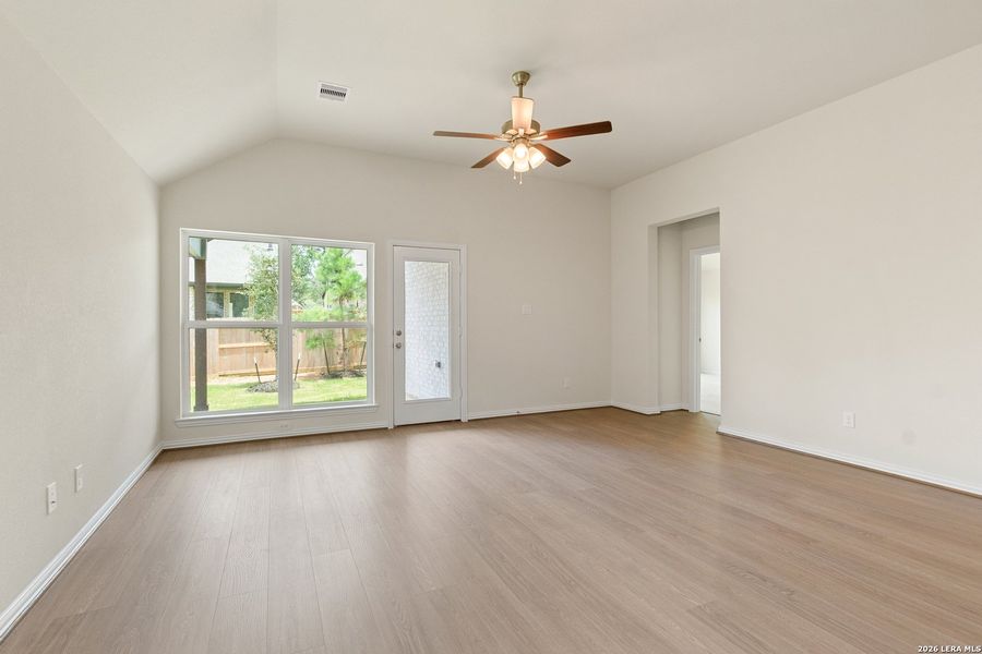 Spacious, unfurnished interior of a new home in Prominence, San Antonio (Image 15).
