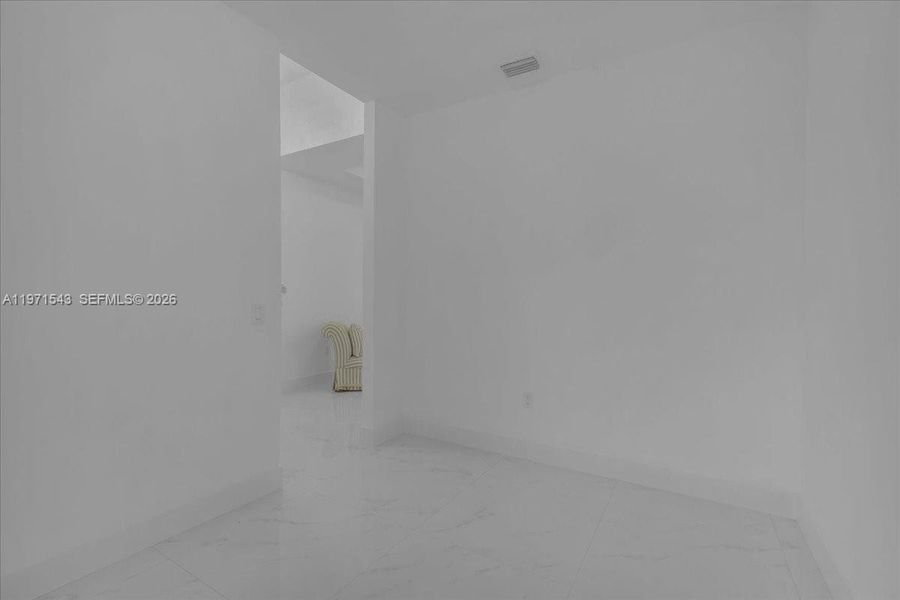 Spacious, unfurnished interior of a new home in , Lehigh Acres (Image 26).