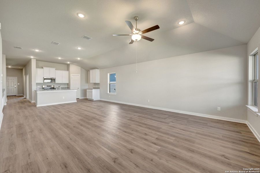 Spacious, unfurnished interior of a new home in Winding Brook, San Antonio (Image 26).