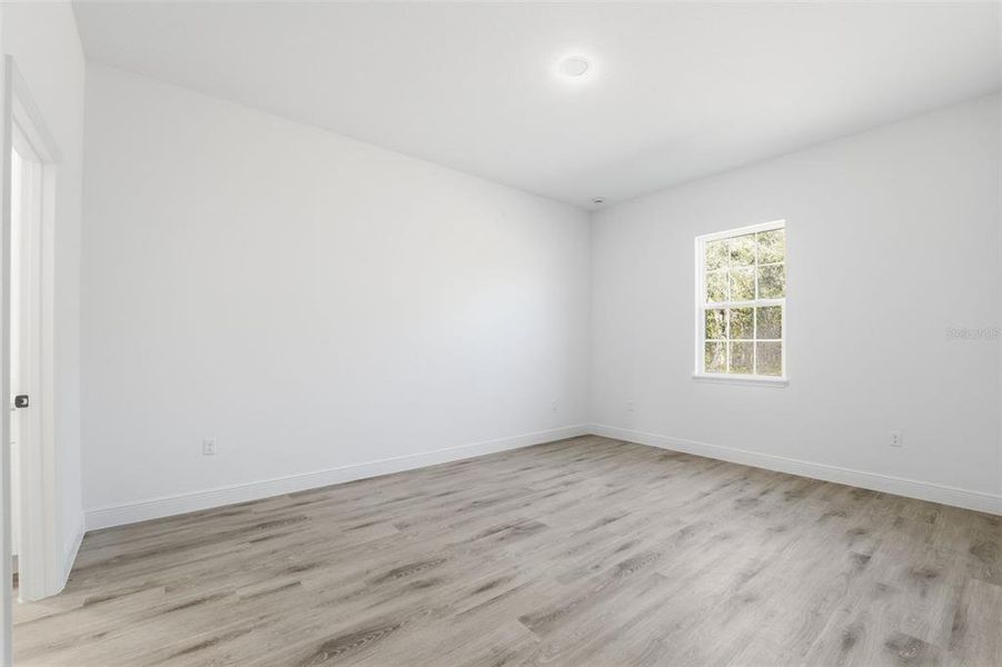 Spacious, unfurnished interior of a new home in , Ocala (Image 29).