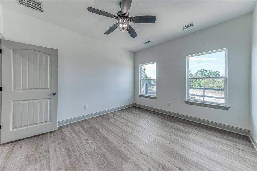 Spacious, unfurnished interior of a new home in , Paradise (Image 24).