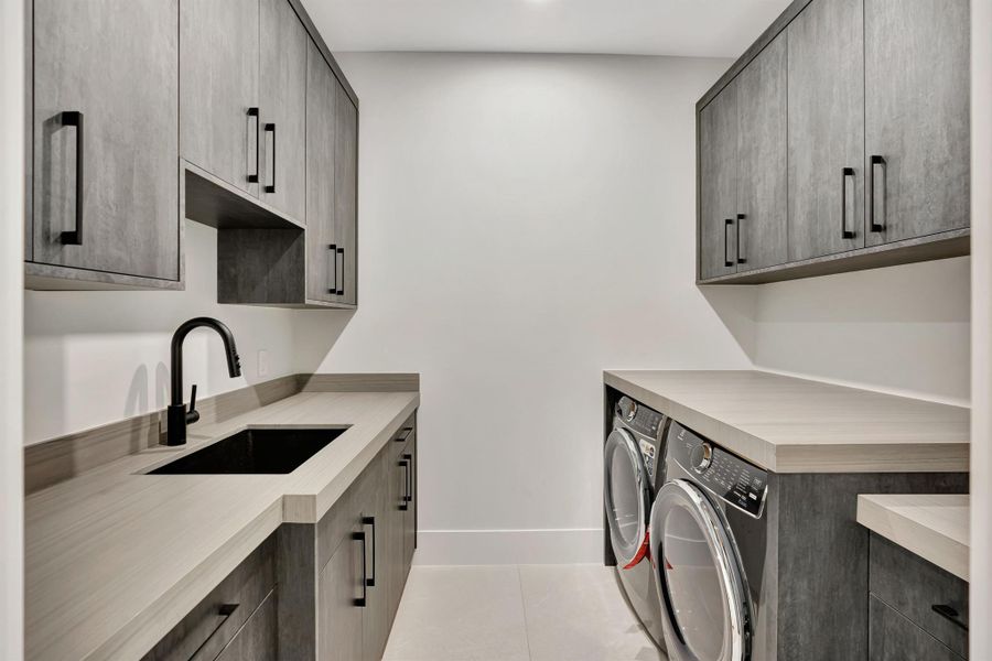 Furnished interior view inside a new home in , Lantana (Image 72).