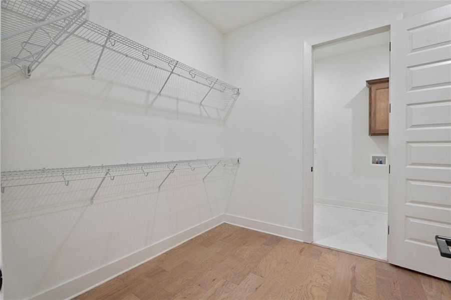 Spacious, unfurnished interior of a new home in Long Hollow Landing, Gainesville (Image 26).