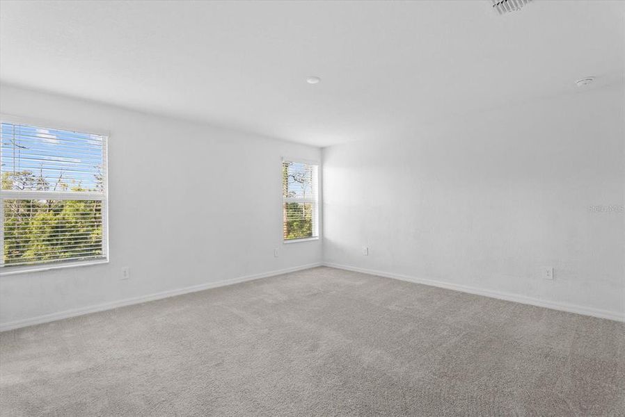 Spacious, unfurnished interior of a new home in , Bradenton (Image 17).