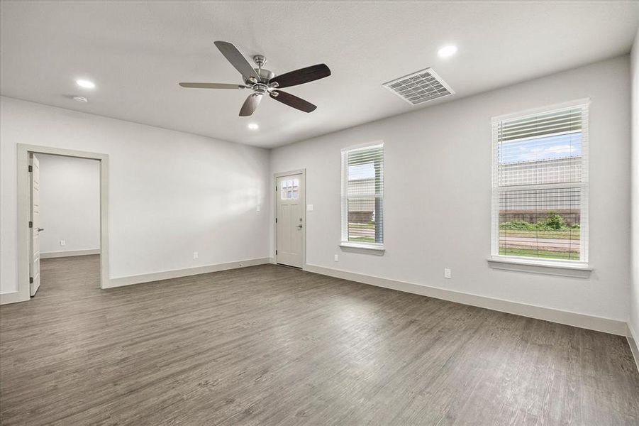 Spacious, unfurnished interior of a new home in , Wolfe City (Image 11).